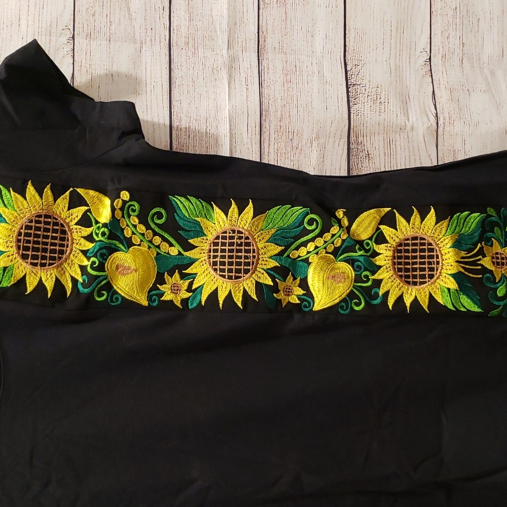 🌻Black Sunflower Graphic T-Shirt Women’s Short Sleeve Floral Top - Picture 2 of 4